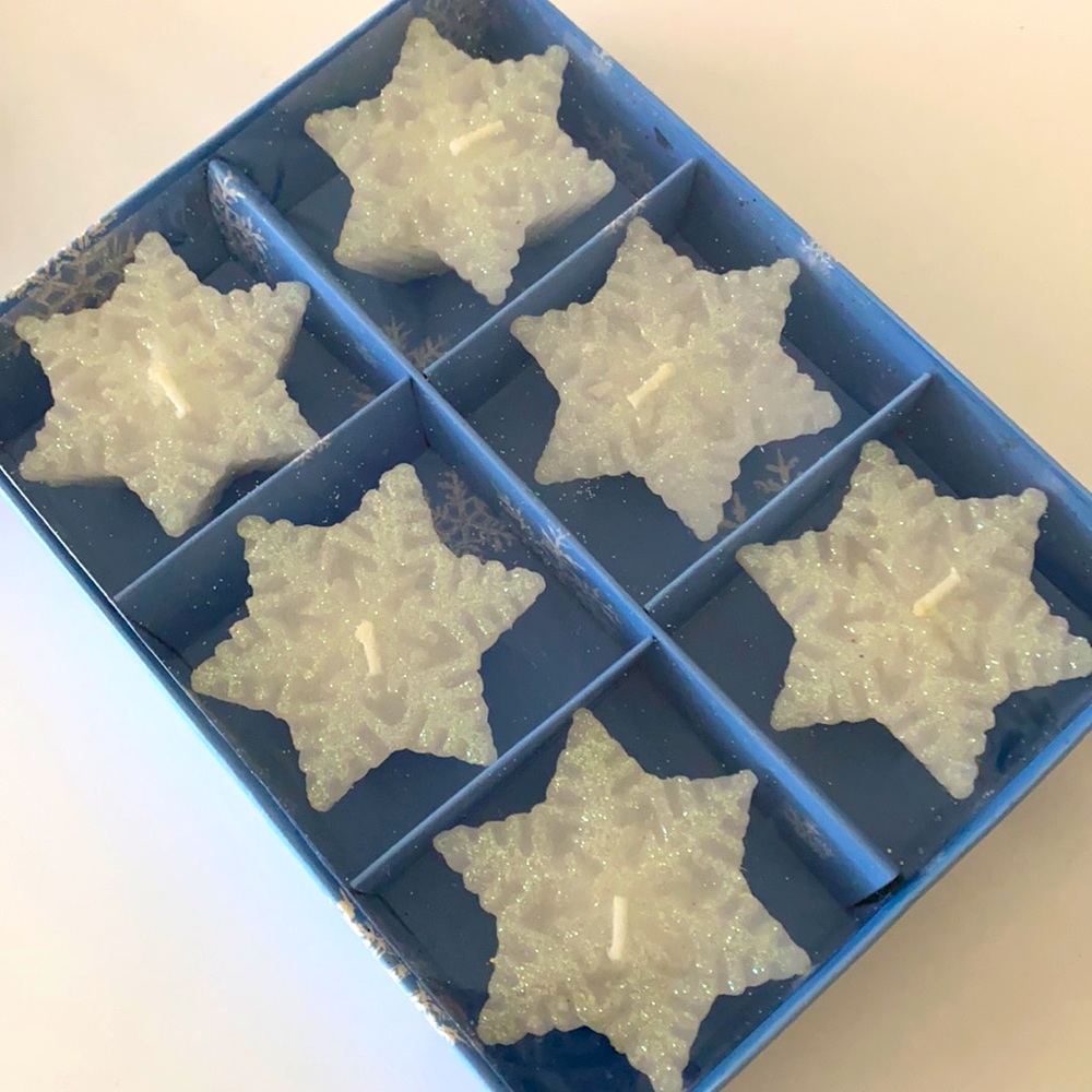 Winter/ Snowflake candle sets. Great as gifts or for your own decor! ⛄️ - Picture 3 of 6